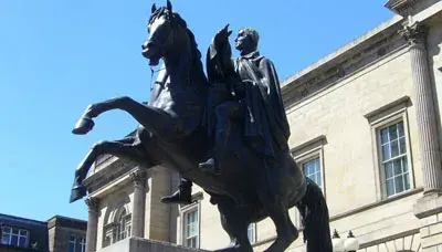 Duke of Wellington in-frontse of New Register Hou